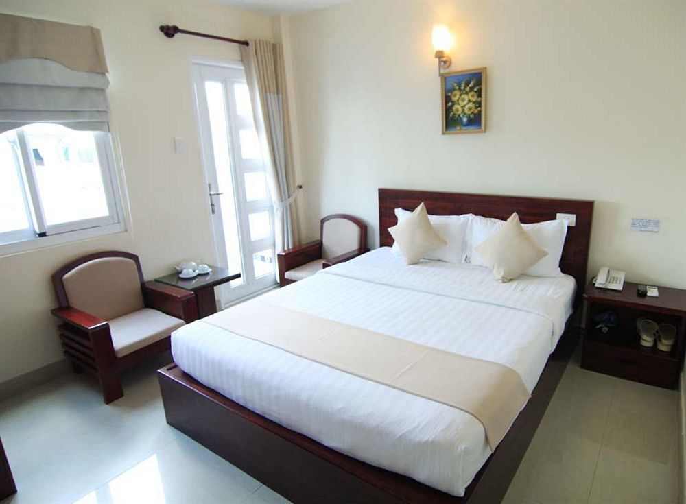 Oyo 438 Small Bay Hotel Хошимін Екстер'єр фото