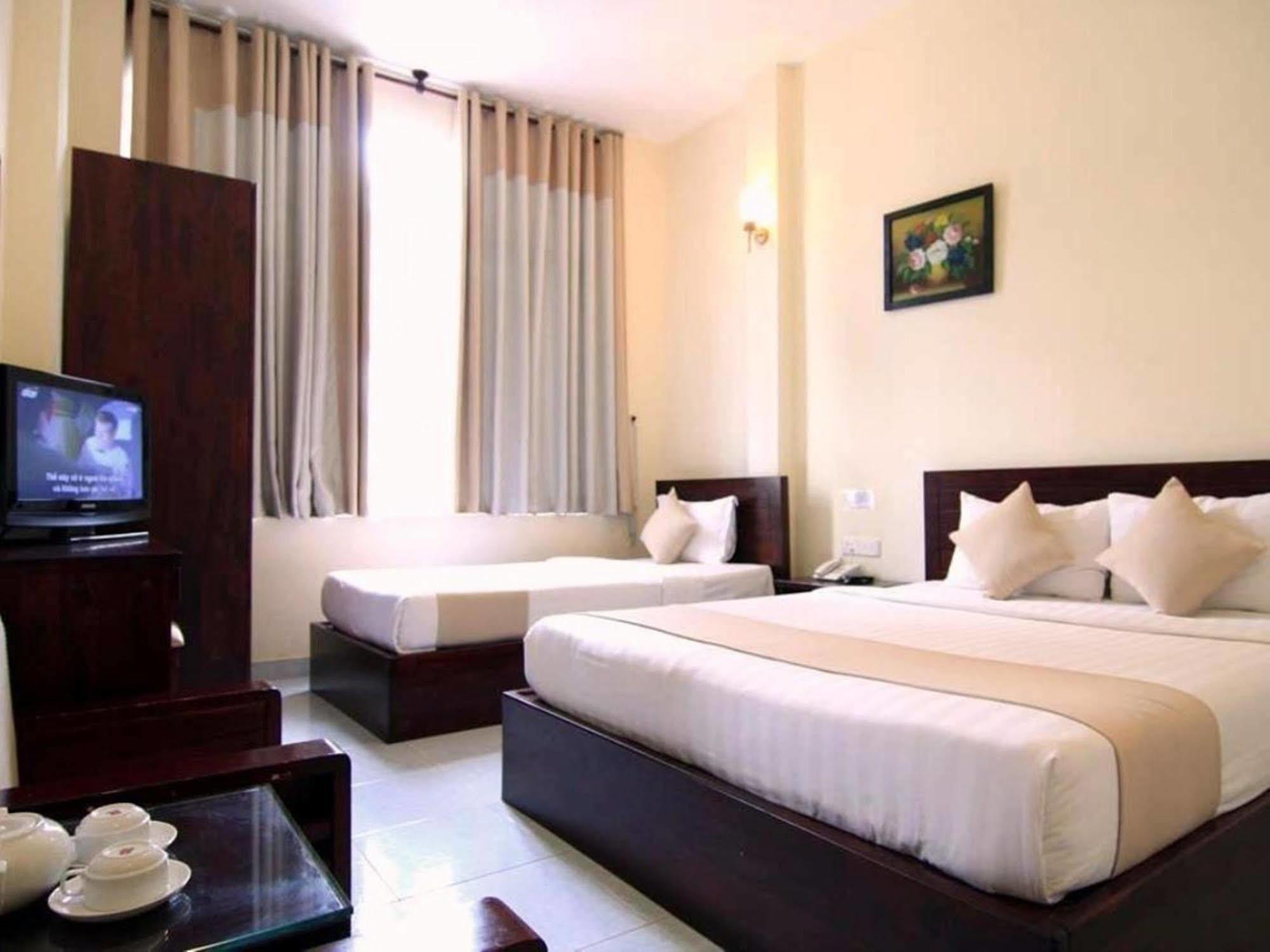 Oyo 438 Small Bay Hotel Хошимін Екстер'єр фото