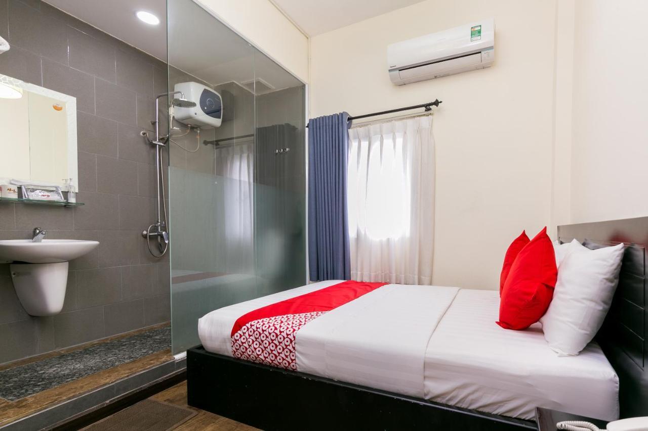 Oyo 438 Small Bay Hotel Хошимін Екстер'єр фото