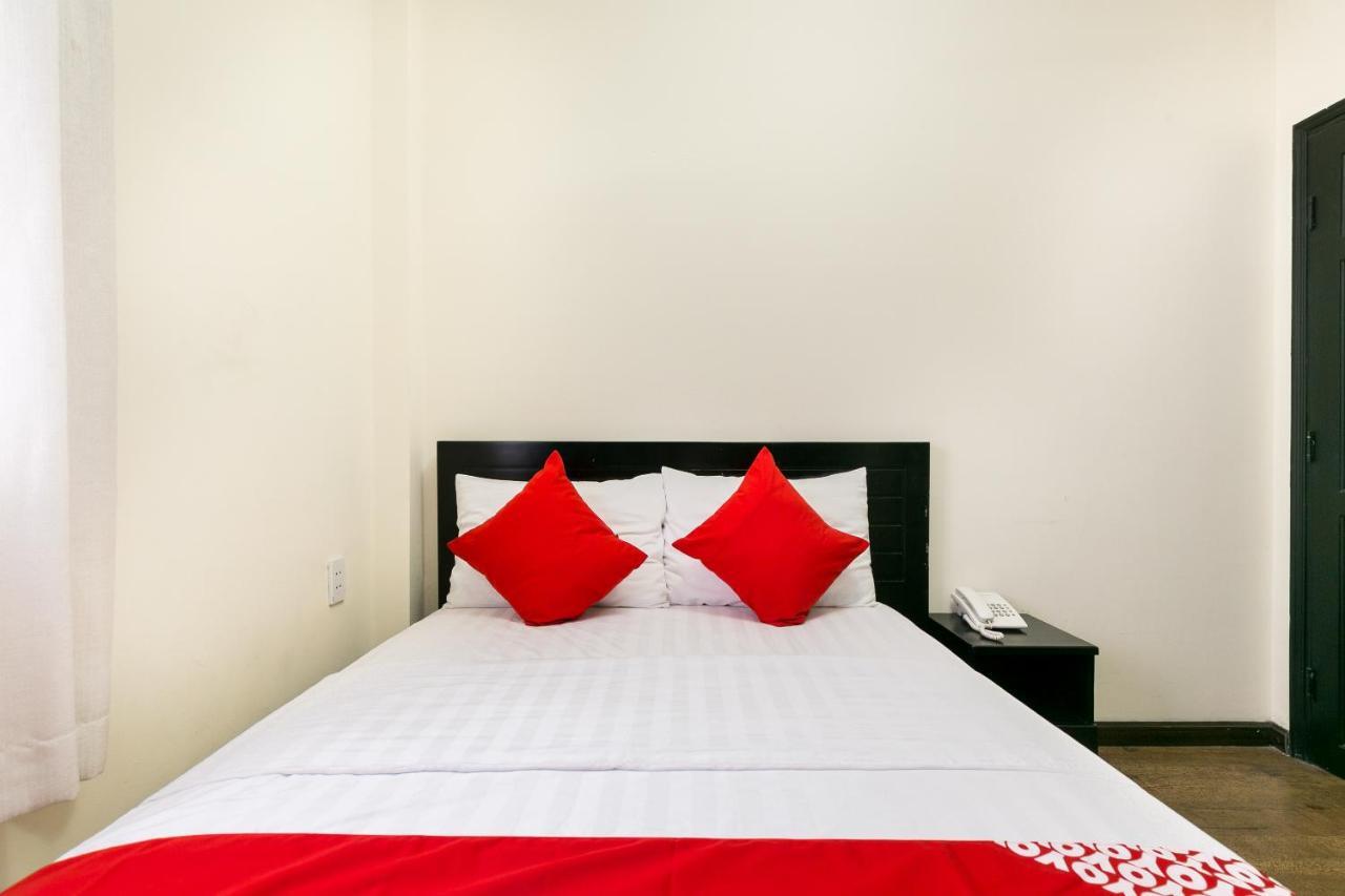 Oyo 438 Small Bay Hotel Хошимін Екстер'єр фото