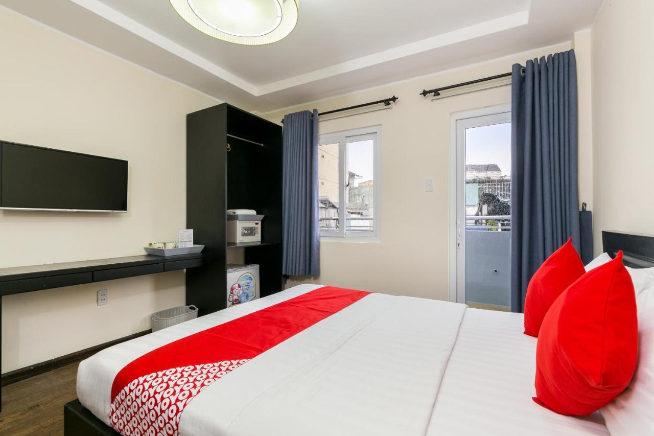Oyo 438 Small Bay Hotel Хошимін Екстер'єр фото