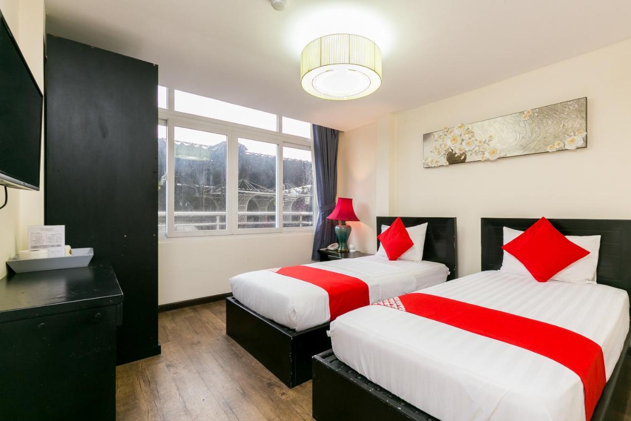 Oyo 438 Small Bay Hotel Хошимін Екстер'єр фото