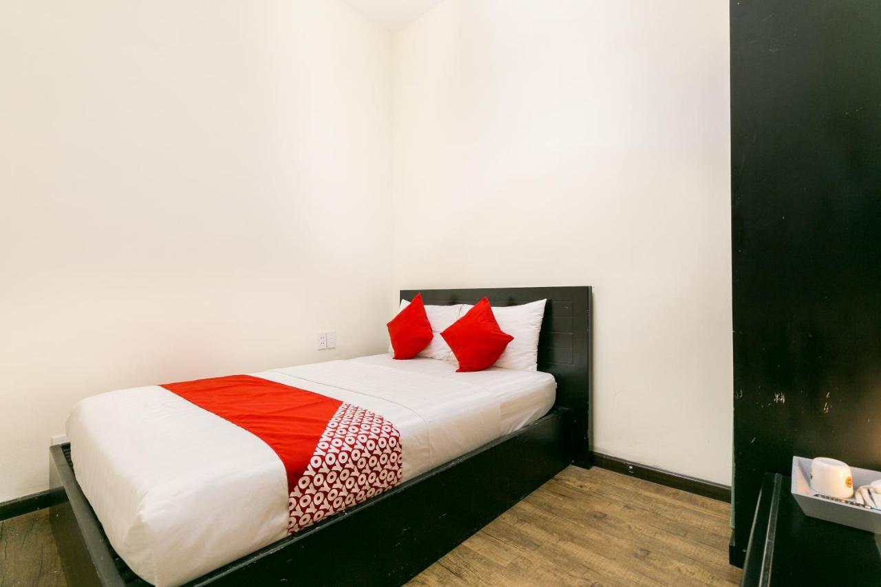 Oyo 438 Small Bay Hotel Хошимін Екстер'єр фото