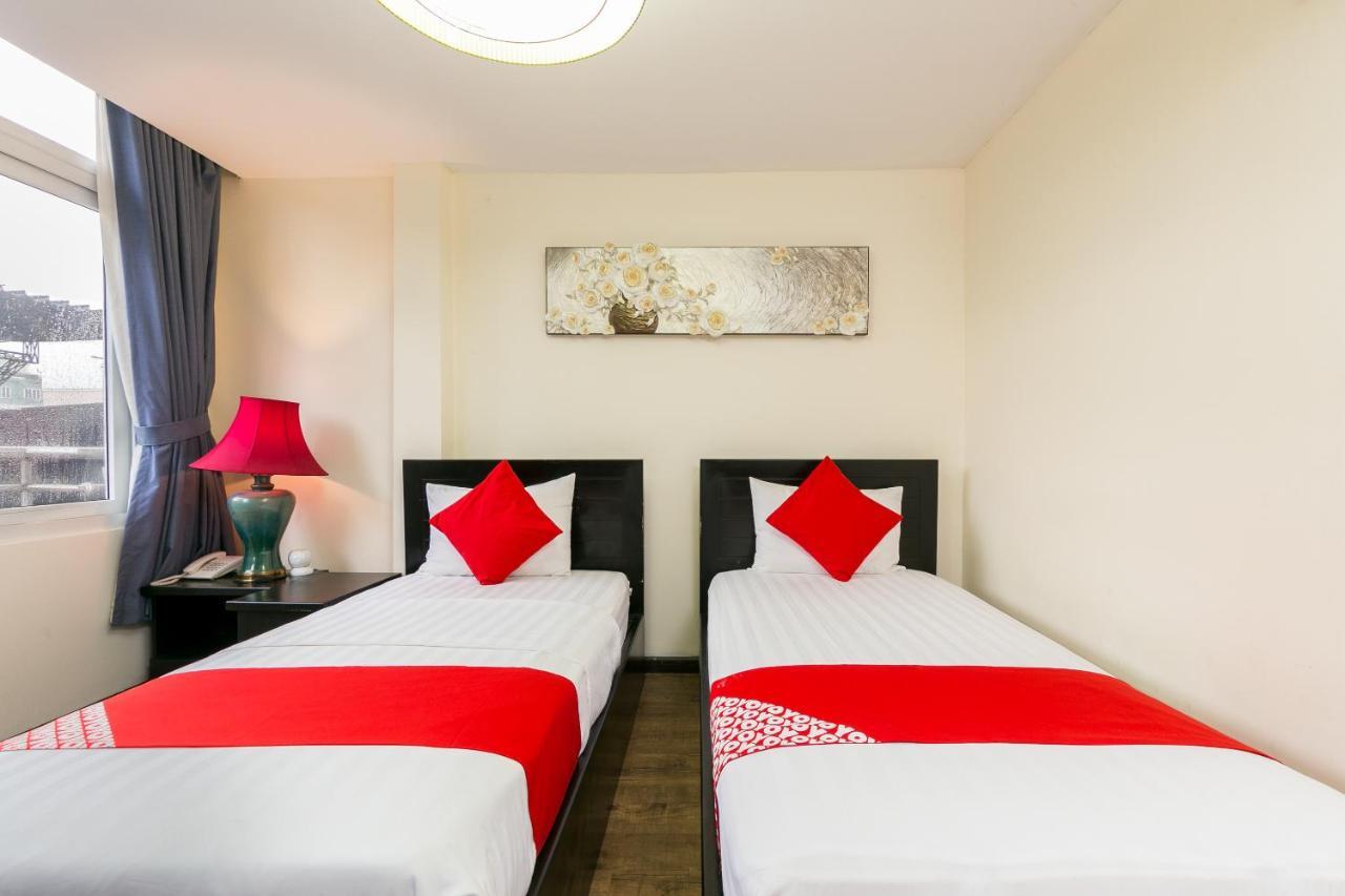 Oyo 438 Small Bay Hotel Хошимін Екстер'єр фото