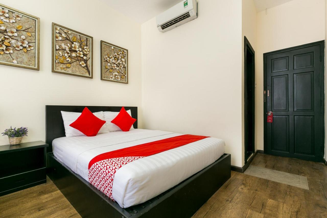 Oyo 438 Small Bay Hotel Хошимін Екстер'єр фото