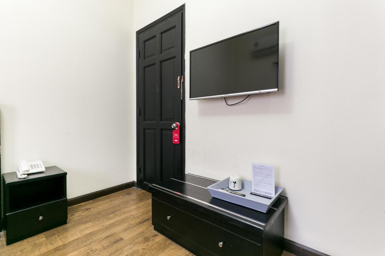 Oyo 438 Small Bay Hotel Хошимін Екстер'єр фото