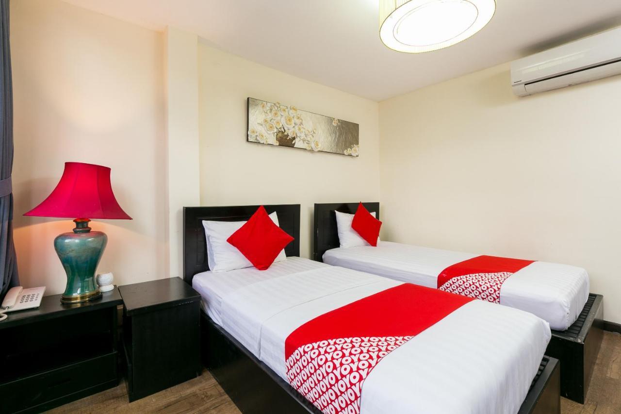 Oyo 438 Small Bay Hotel Хошимін Екстер'єр фото