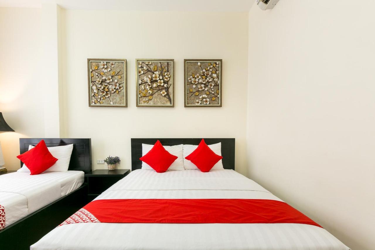 Oyo 438 Small Bay Hotel Хошимін Екстер'єр фото