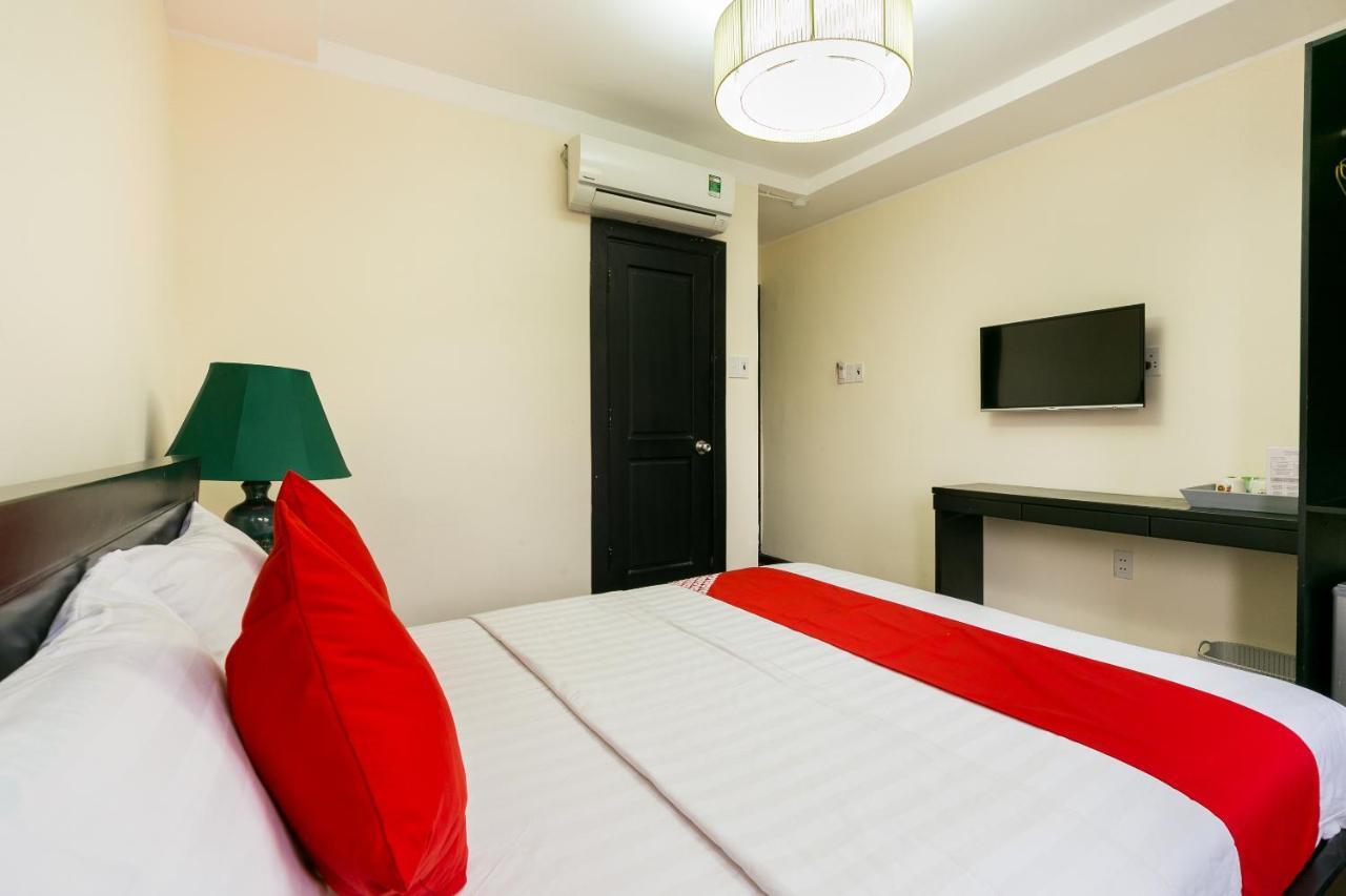 Oyo 438 Small Bay Hotel Хошимін Екстер'єр фото
